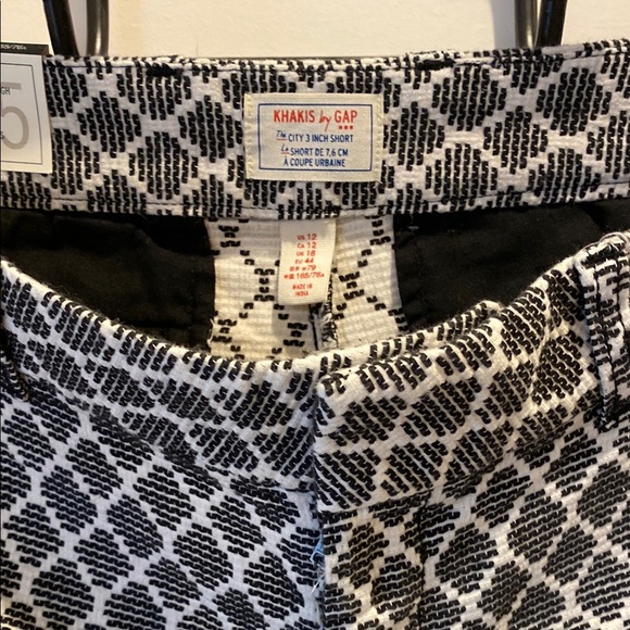 Gap Women's Black and White Patterned Shorts NWT - Picture 5 of 7